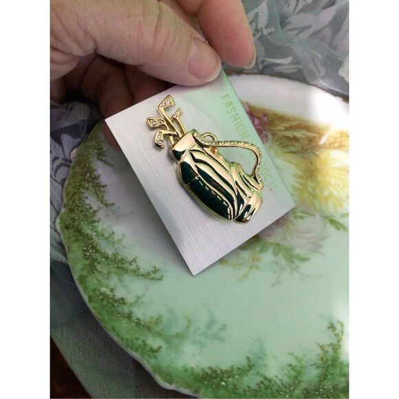 Golfing Brooch Pin Artisan Golf Bag & Clubs Fashion Jewelry - Picture 1 of 15